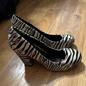 5/$25 Zebra heels/pumps